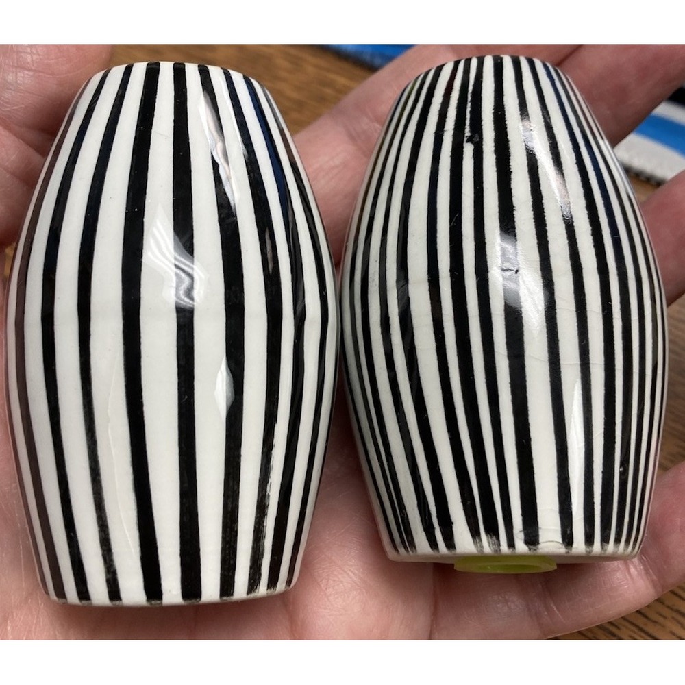 Vintage Secla Black & White Drum Style Salt & Pepper Shakers Portugal - Picture 4 of 15